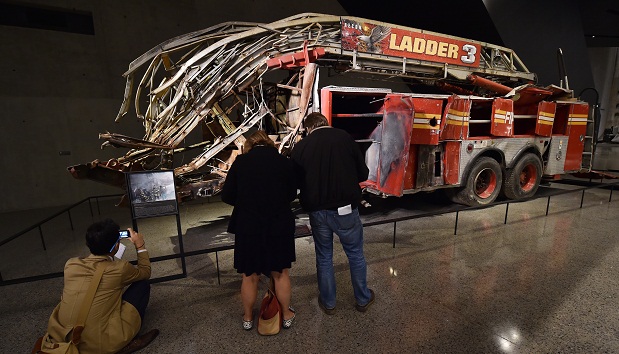 Caminhão de bombeiros no museu do 11 de setembro 