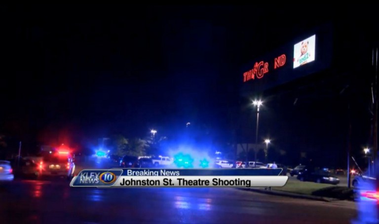 Entrada do cinema em Lafayette, Louisiana, onde atirador abriu fogo