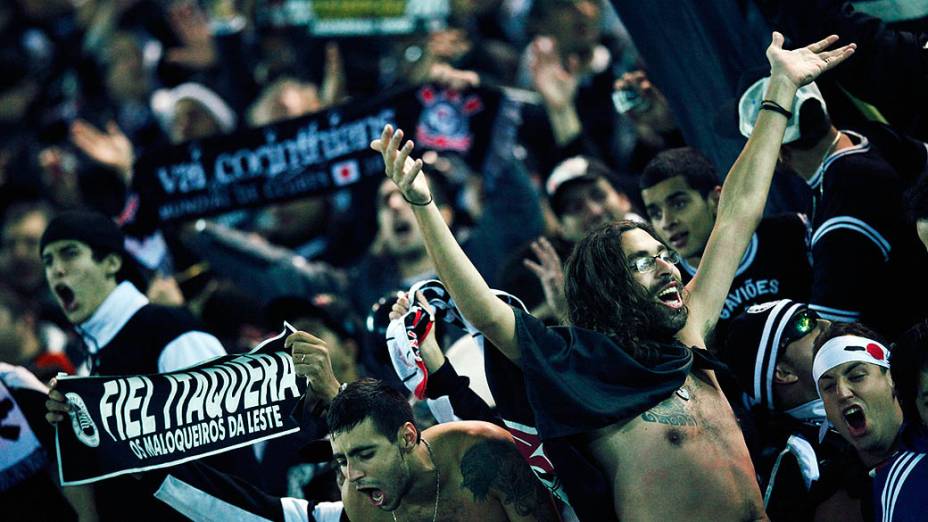 Torcida do Corinthians durante partida contra o Chelsea, em Yokohama