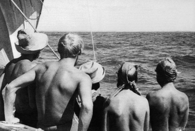 Depois de 93 dias em alto-mar, a tripulação avista a ilha de Puka-Puka, mas não conseguiram chegar até ela devido a força do vento e da correnteza