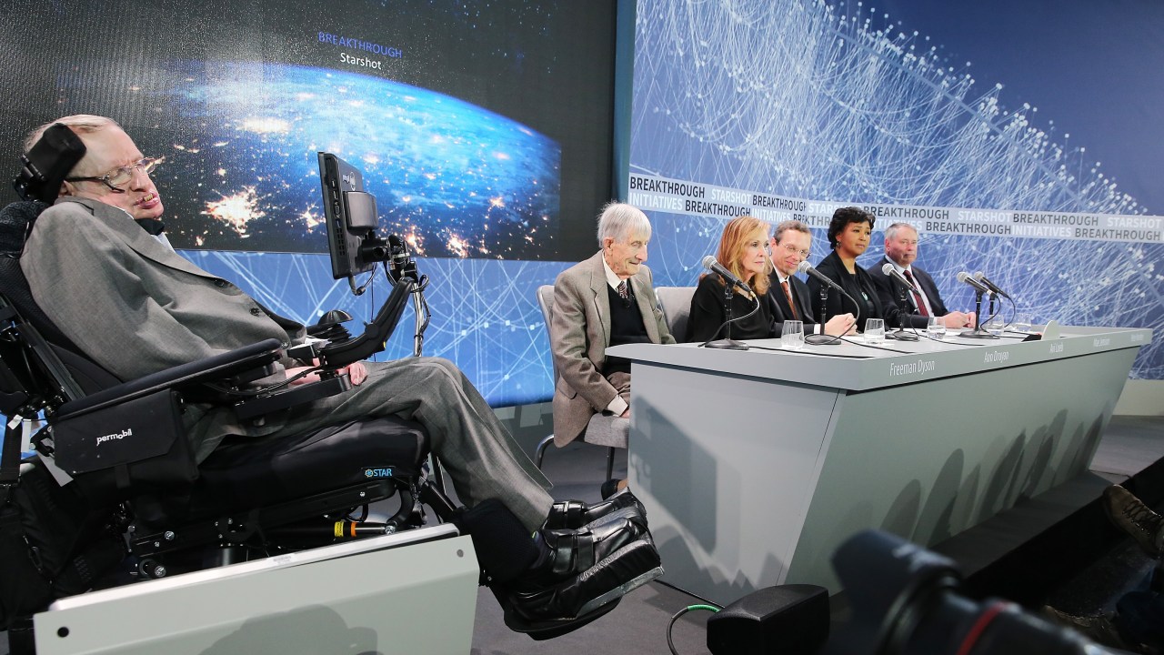 Stephen Hawking e o time de cientistas do projeto: "Hoje nos comprometemos com o próximo grande avanço do homem"