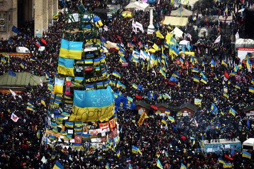 Ucranianos se reúnem na Praça da Independência de Kiev
