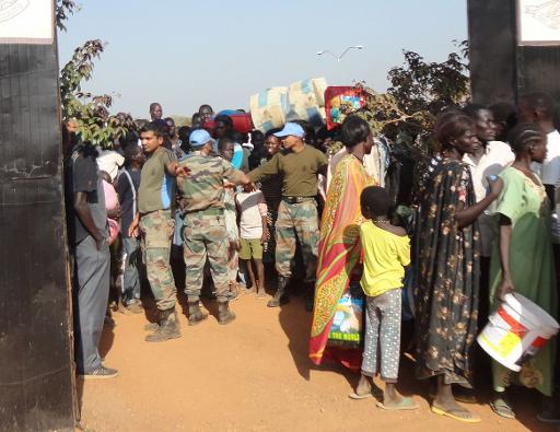 Civis buscam ajuda em campo da ONU em Juba