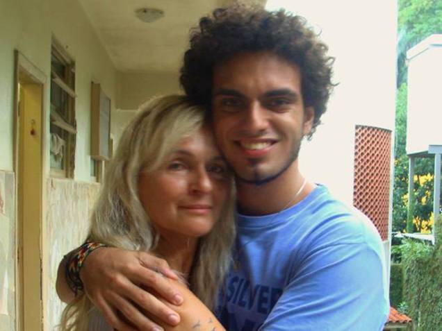 Rian Brito de Oliveira Paula, neto de Chico Anysio, com sua mãe, Marcia Brito
