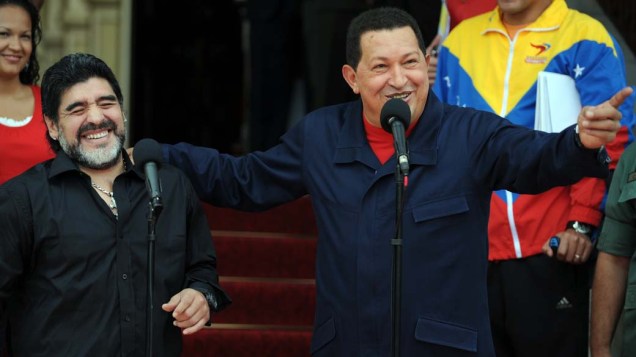 O presidente da Venezuela, Hugo Chavez, recebeu Diego Maradona, técnico da seleção Argentina, no palácio presidencial Miraflores em Caracas
