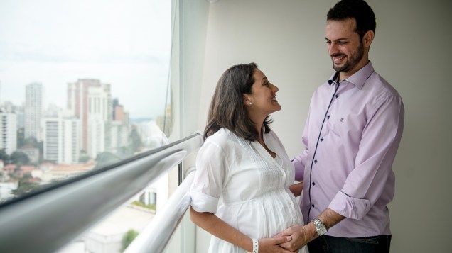 O casal no Hospital Samaritano, em São Paulo, onde Lidiane deve permanecer até o parto