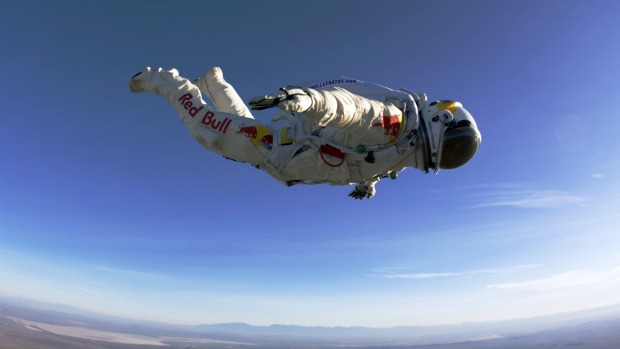 Felix Baumgartner vai fazer o maior salto de paraquedas