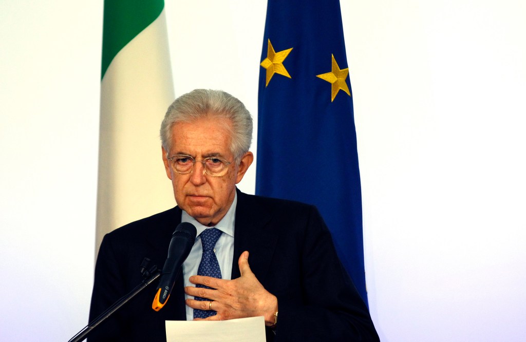 O premiê Mario Monti durante entrevista coletiva em Roma
