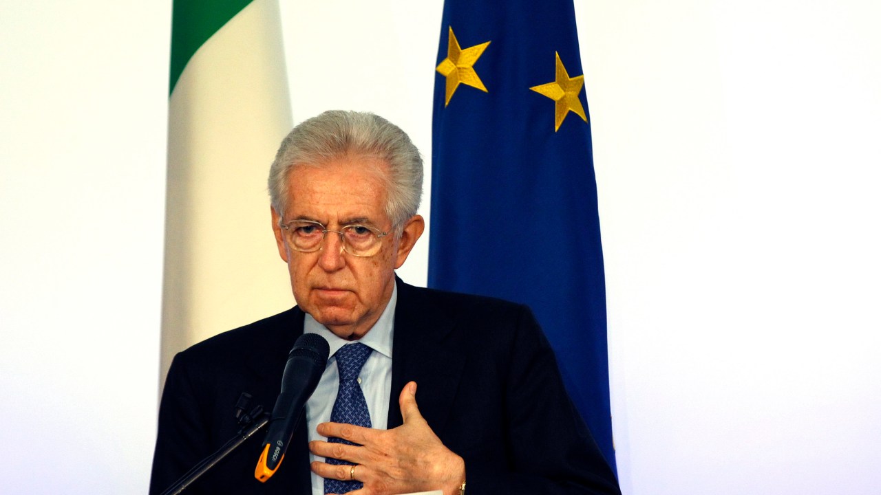 O premiê Mario Monti durante entrevista coletiva em Roma