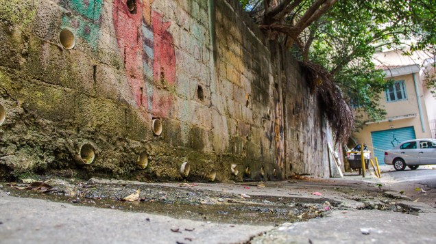 <p>Uma das nascentes do Rio Saracura, no fim da Rua Dr. Seng, próximo ao Hotel Maksoud Plaza</p>