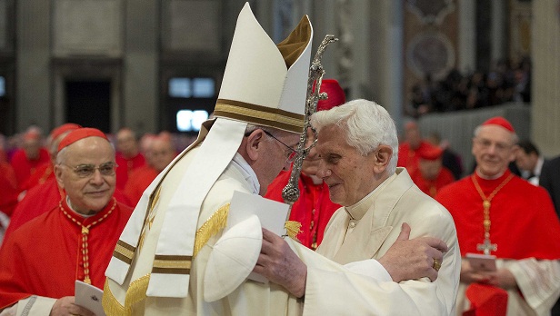 O papa Francisco e Bento XVI, em evento no dia 22 de fevereiro