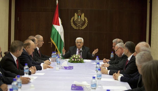Abbas se reúne com novos ministros