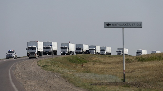Comboio de ajuda enviado pela Rússia se aproxima da fronteira com a Ucrânia