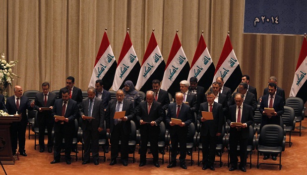 Novos ministros do Iraque prestam juramento no Parlamento