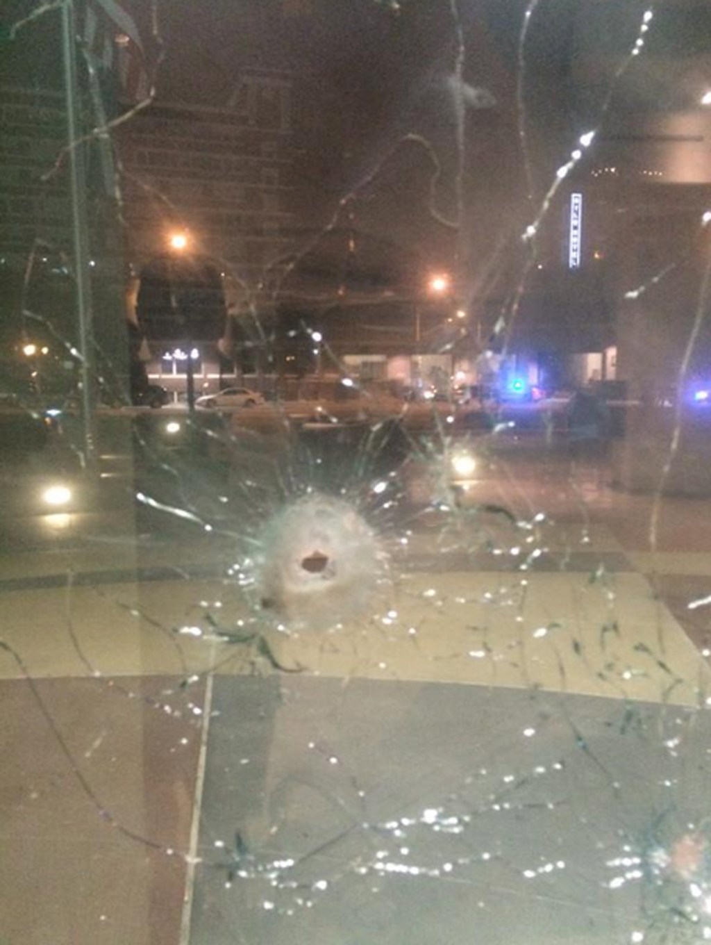 Delegacia é alvejada em Dallas: nenhum policial foi ferido no ataque