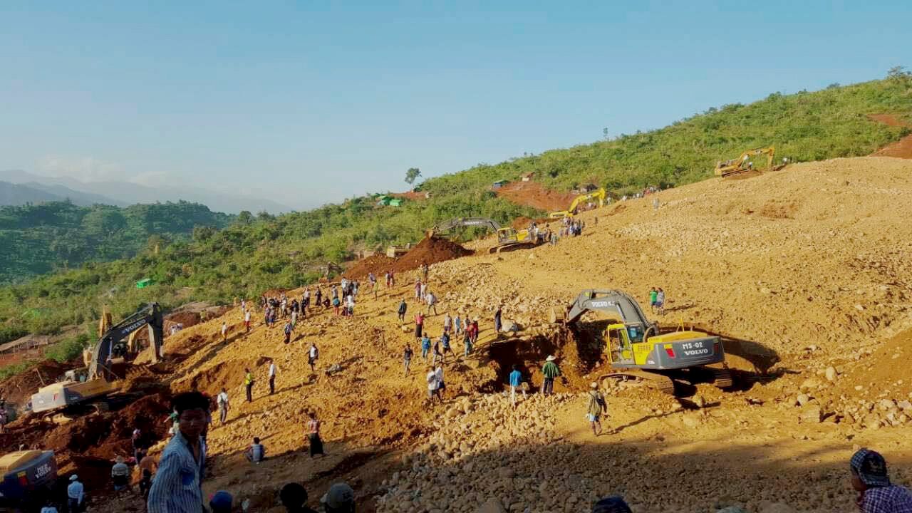 Busca por sobreviventes em mina de jade em Hpakant, Mianmar