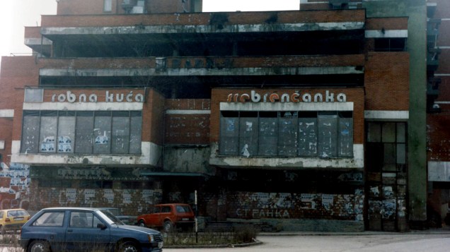 Centro comercial de Srebrenica, em 1997