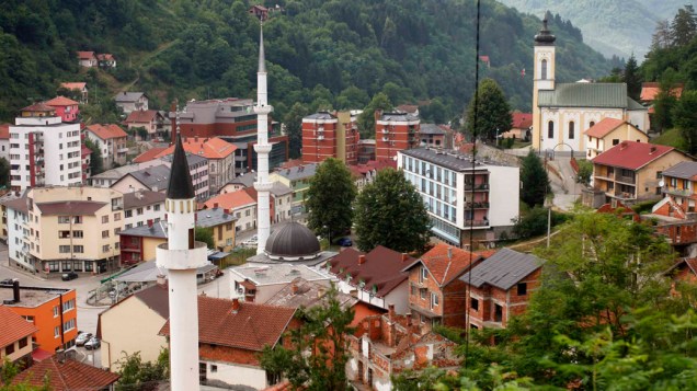 Vista geral da cidade de Srebrenica, na Bósnia-Herzegóvina, em 2012