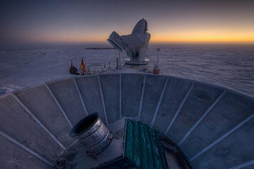 Telescópio Biceps, no Polo Sul, que auxiliou cientistas americanos a detectar, em março, os "ecos" do Big Bang, ocorrido há 14 bilhões de anos