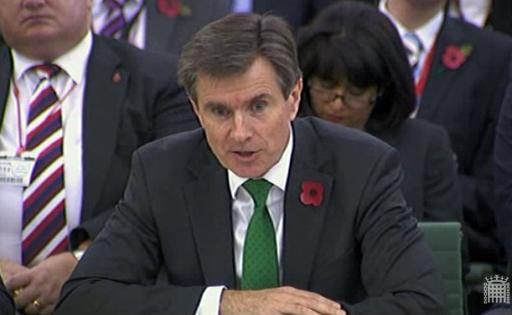 John Sawers, o chefe do MI6, sendo questionado pela comissão