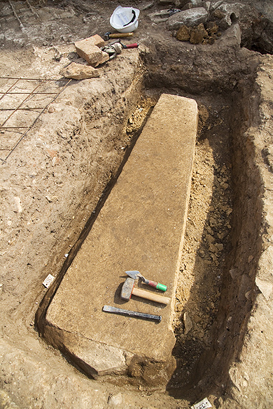 <p>Misterioso caixão de pedra foi encontrado no mesmo local onde foi descoberto o esqueleto de Ricardo III</p>