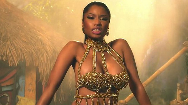 A cantora Nicki Minaj no clipe Anaconda