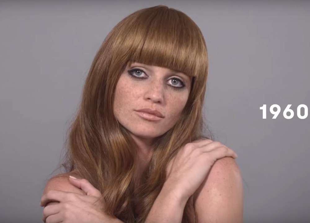 A modelo Cintia Dicker na websérie '100 Years of Beauty'