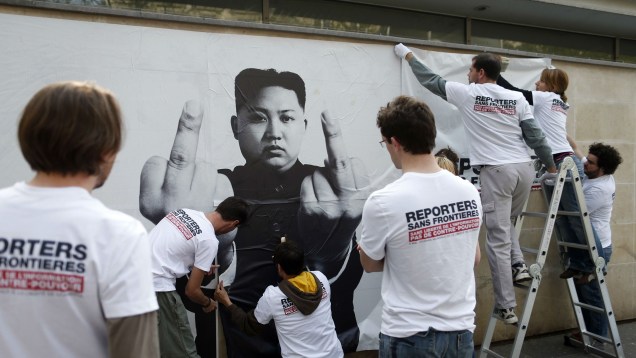 O norte-coreano Kim Jong-un, que tem testado a paciência dos Estados Unidos, também foi alvo da campanha