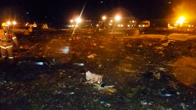 Boeing 737 explodiu na segunda tentativa de aterrissagem, na cidade de Kazan, na Rússia. O acidente aconteceu neste domingo, matando 44 passageiros e seis tripulantes Boeing 737 explodiu na segunda tentativa de aterrissagem, na cidade de Kazan, na Rússia. O acidente aconteceu neste domingo, matando 44 passageiros e seis tripulantes