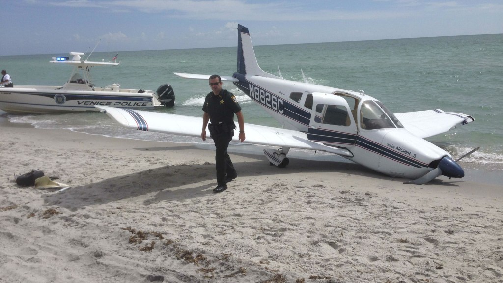 Acidente com avião na praia de Caspersen, na Flórida, deixou dois mortos