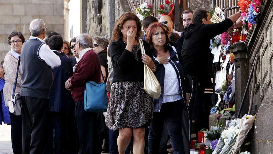 O solene funeral pelas 79 pessoas que morreram no acidente de trem em Santiago de Compostela começou nesta segunda-feira (29), na catedral da mesma cidade do noroeste da Espanha e é presidido pelos Príncipes das Astúrias<br><br> 