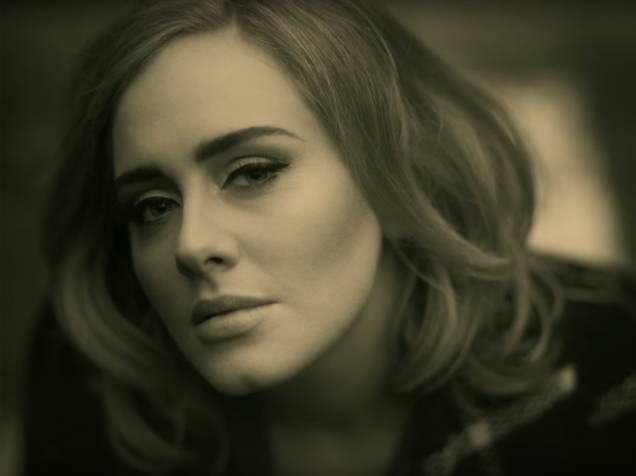 Adele no clipe Hello, do disco 25