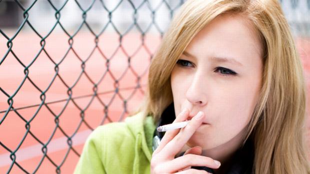 Em algumas capitais, as meninas estão experimentando mais cigarro do que os meninos