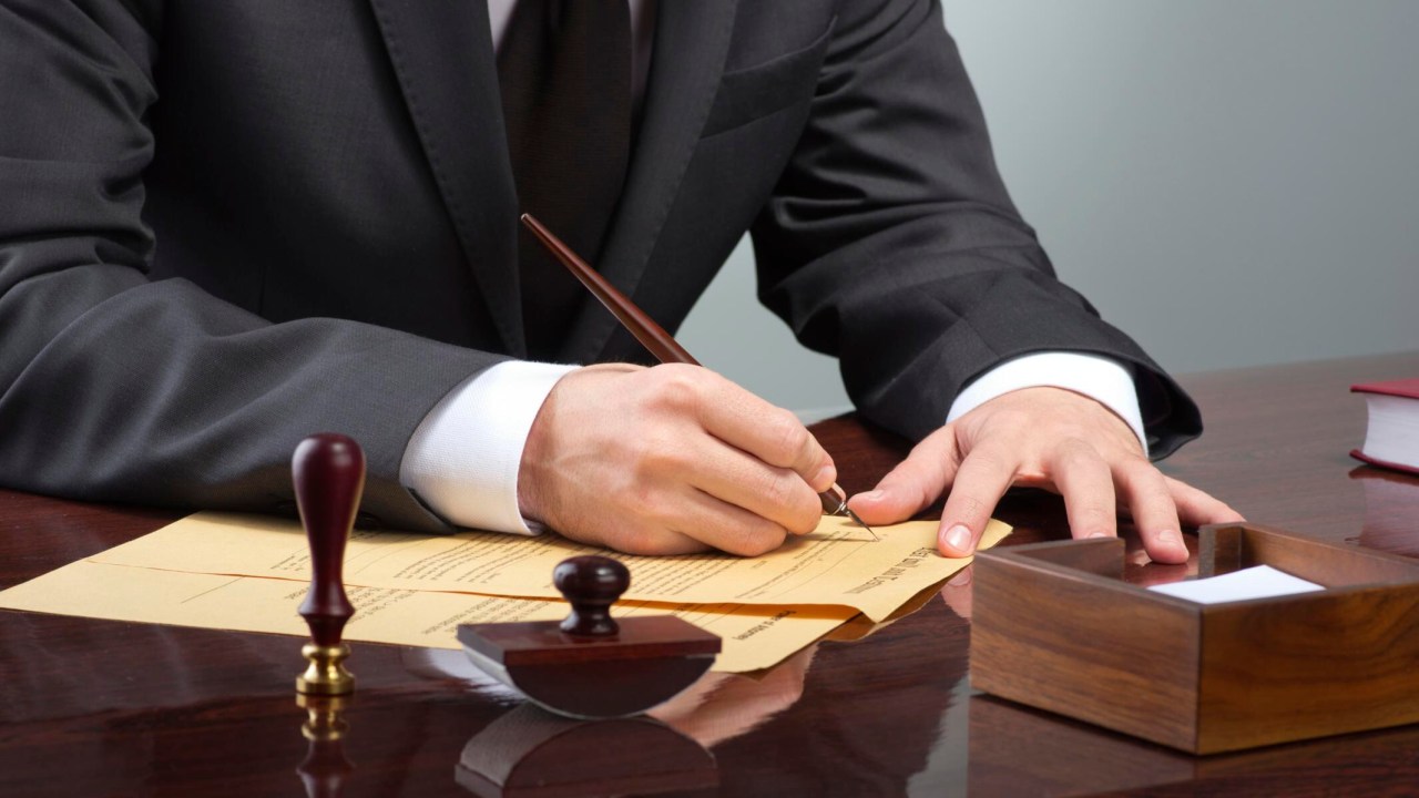 Advogados com voz muito masculinizada podem perder pontos diante do júri, de acordo com estudo americano