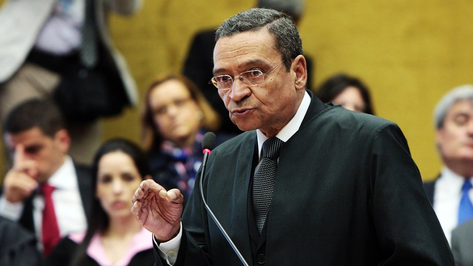 O advogado Luiz Francisco Barbosa, defensor de Roberto Jefferson, durante julgamento do mensalão, em 13/08/2012