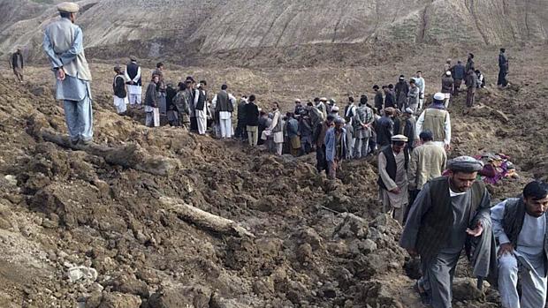 Destruição no distrito de Argo, na província de Badakhshan, no Afeganistão, atingida por um deslizamento que deixou centenas de mortos ou desaparecidos