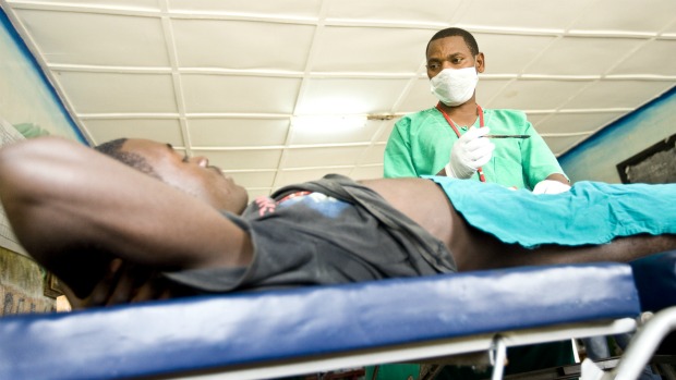 Programa do governo de Ruanda pretende circuncidar 2 milhões de homens em idade sexual até 2012