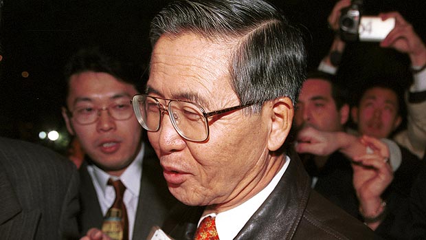 Alberto Fujimori, em Tóquio, em sua primeira aparição pública após deixar o governo do Peru, em 21 de novembro de 2000