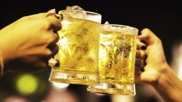 Pai e mãe influenciam de forma diferente o consumo de bebida alcoólica por adolescentes