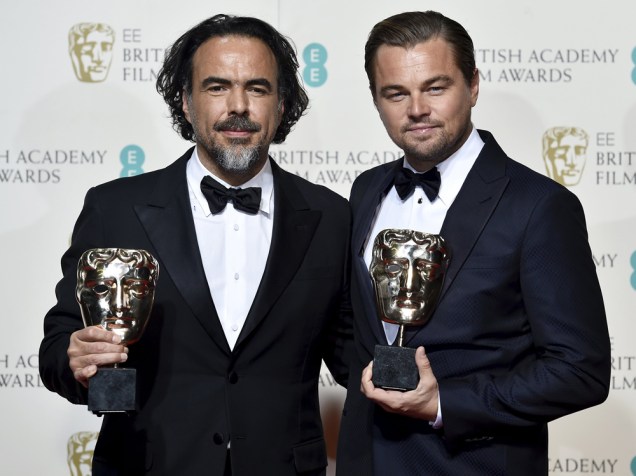 Alejandro Inarritu e Leonardo DiCaprio levam os prêmios de melhor diretor e melhor ator no Bafta 2016, em Londres