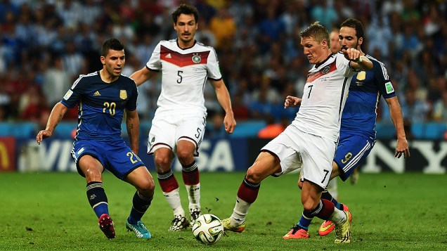 Lance no jogo entre Alemanha e Argentina na final da Copa no Maracanã, no Rio