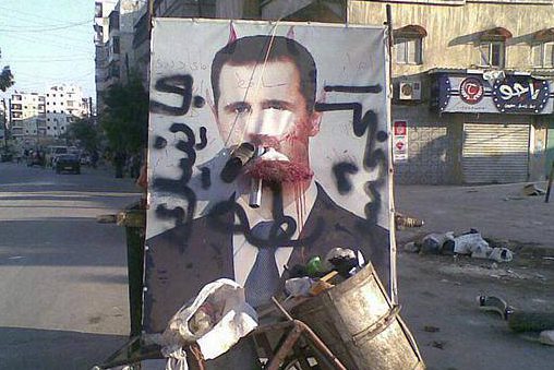 Quadro com imagem de Assad é vandalizado em rua de Alepo