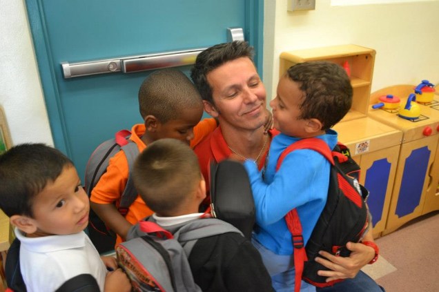 Desde 2005, Alexandre Lopes leciona para crianças de 3 a 5 anos no condado de Miami-Dade, na Flórida