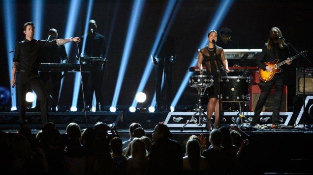 Maroon 5 e Alicia Keys se apresentam no Grammy 2013