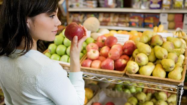 Alimentação: Para especialista, pessoas devem se preocupar em consumir quantidades adequadas de frutas e vegetais para evitar o câncer, independentemente se orgânicos ou não