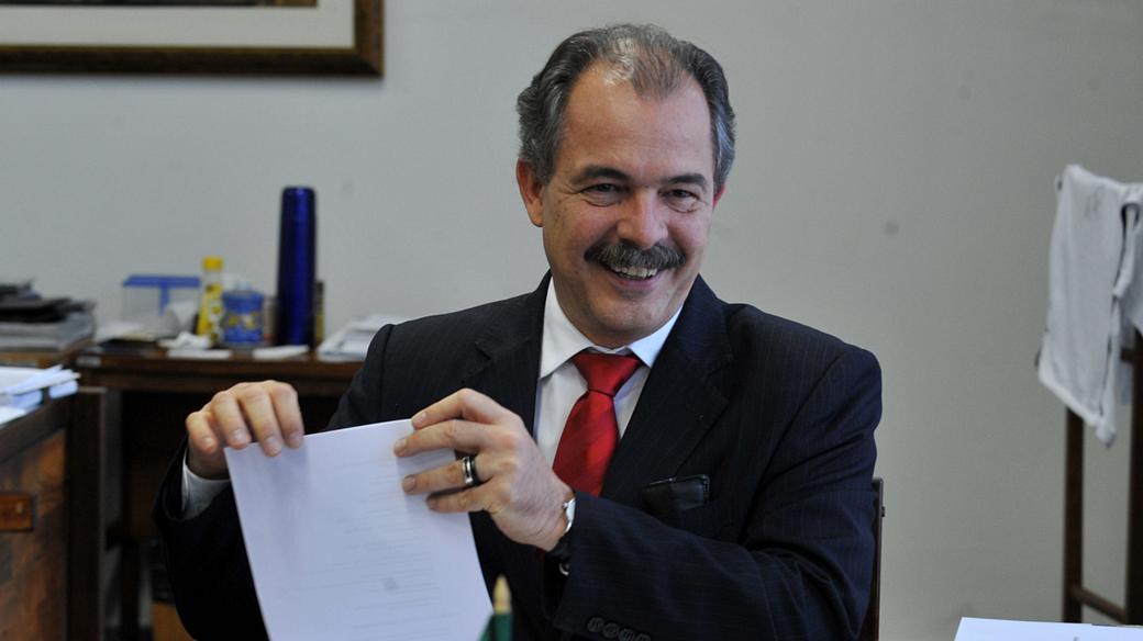 O ministro Aloízio Mercadante deixa a Ciência e Tecnologia e assume a Educação (16/12/2011)