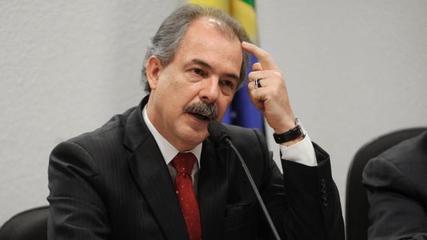 Aloizio Mercadante tenta se explicar ao Senado