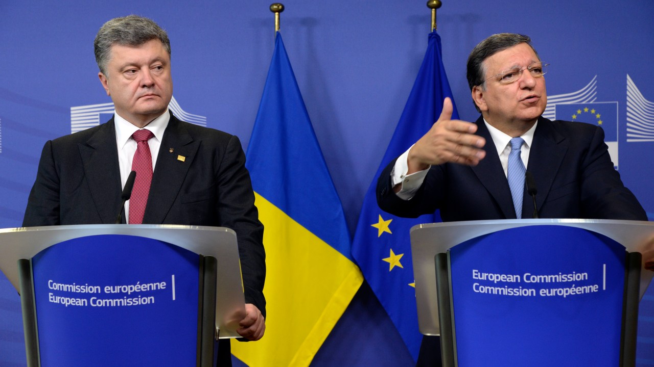 O presidente da Ucrânia, Petro Poroshenko, e o presidente da Comissão Européia, José Manuel Durão Barroso, durante coletiva de imprensa após a reunião da cúpula, no edifício do Conselho da União Europeia, em Bruxelas, na Bélgica
