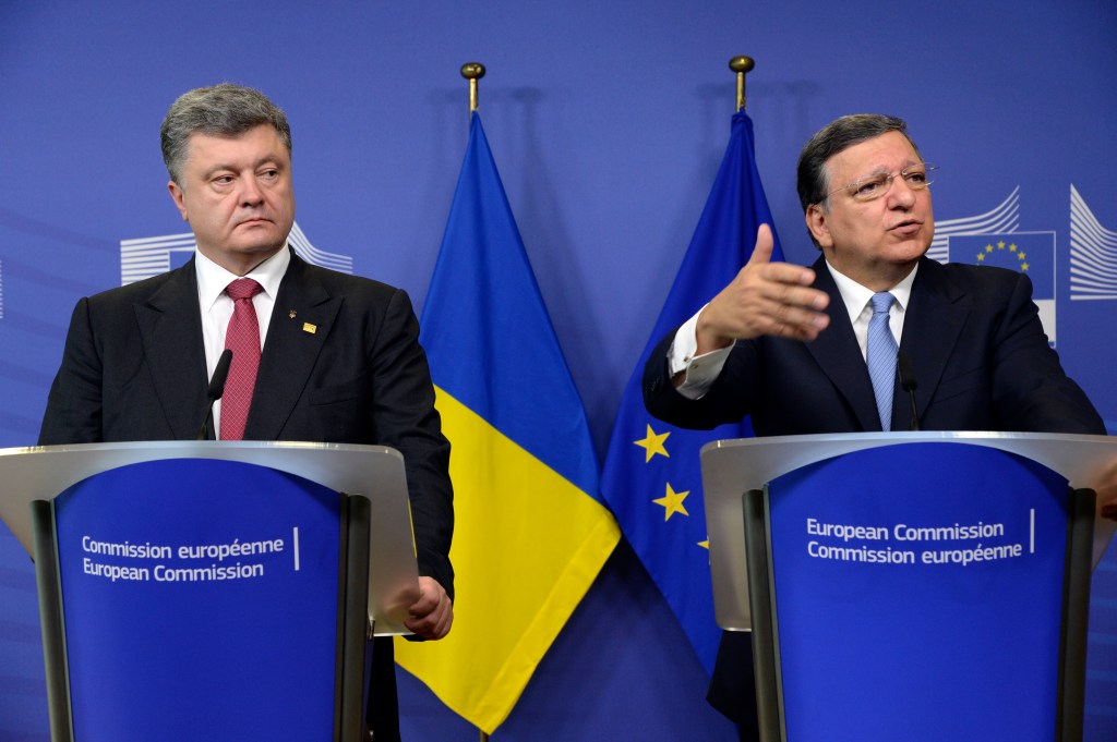 O presidente da Ucrânia, Petro Poroshenko, e o presidente da Comissão Européia, José Manuel Durão Barroso, em Bruxelas, na Bélgica