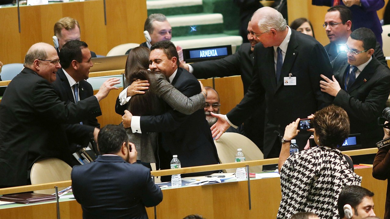 Diplomatas venezuelanos comemoram eleição do país para o Conselho de Segurança da ONU